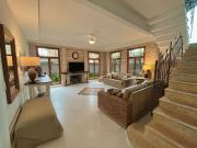 Linda casa na Lagoinha a 150m da praia, 4 suítes, 16 hóspedes com roupa de cama, condomínio Salga