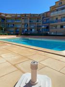 T2 RDC terrasse parking et piscine à 50 m- plage V0743