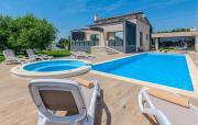Lovely Home In Privlaka With Jacuzzi