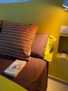 A los pies del castillo, entre las dos playas