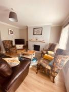 Cosy 3 bedroom townhouse with wood pellet stove!