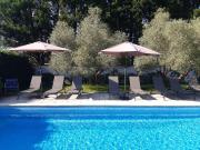 VILLA LES OLIVIERS, piscine chauffée XXL, jardin de 2500m2, ping pong, proche plage et lac