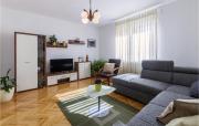 2 Bedroom Cozy Apartment In Pula
