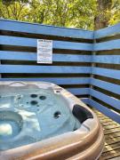 The Squirrel Lodge - Hot Tub - Pet Friendly - Pembrokeshire-Tenby