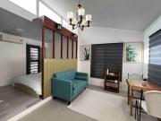 Romantic Cabin Retreat with Garden View and Free Parking