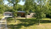 Maison avec terrasse en bois et piscine Maison avec terrasse en bois et piscine
