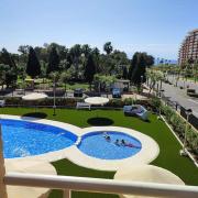 Excelentes vistas a las piscinas y al mar