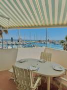 Superbe T2 avec vue sur le port et la mer avec parking privé 4RP221
