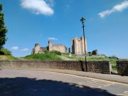 Little House On The Hill Walks Castle Restaurants 2 mins away