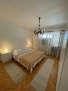 Spacious retro 3-bedroom home 130m2 in Zadar, Puntamika Borik beach area