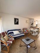 Jolie marina avec chambres et accès ponton