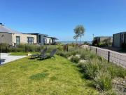 Enkhuizer Strand Chalet Windrose mit Zaun Haus Nr 225