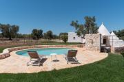 Trullo White Dream con Piscina