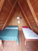 Cabana com Ar condicionado e area de cozinha e banheiro compartilhado a 10 minutos do Parque Beto Carrero