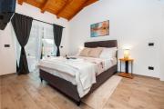 Holiday House with jacuzzi and sauna