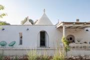 Trullo fiorone with private pool