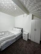 Le Crescent Rooms, Room Stays