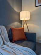 Large 4 Bed Town House - Contactor Gem