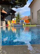 Apartments Villa-G Lustica
