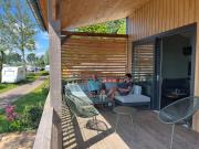 Camping Kleine Belterwijde, Wiede Lodge met uitzicht over het water