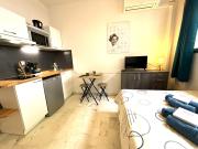 Cannes center wifi AC 100 m from Croisette behind Martinez hotel