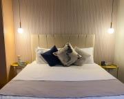 LUXESTAYSMNL Parisian Charm 1BR Suite Pool Gym 400MBPS WiFi Netflix Amazing City View