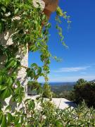 Cosy apartment close to beach, great views & pool