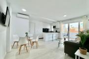 Apartamento en 1ª línea de playa, piscina y parking