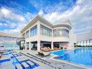 Luxurious apartment free Pool sauna gym