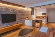 Luxury CITY CENTER APT w AC & Balcony