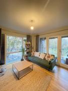 Central & Modern 1BD Flat with Balcony Hackney!