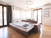 Bright Downtown Balcony Retreat