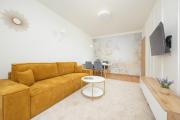 Wyjątkowy Apartament z 3 sypialniami i Balkonem by Noclegi Renters