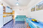 studio Apartment mono Glicine with Private Garden