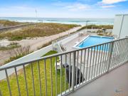 IS9-Cozy Upstairs Beachfront Condo - King Beds