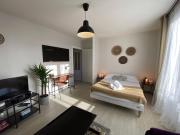 Grand studio calme avec balcon & parking gratuit