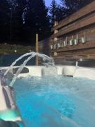 Cour ancienne école avec Jacuzzi privé