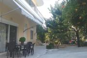 Green Garden appartment with mountain view, Vitala