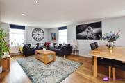 Queens House 2 bed City Centre Apartment - STAYSEEKERS