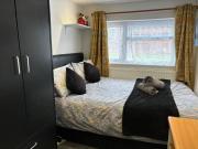 Practical onsite Cosy Studio with Shared Entrance