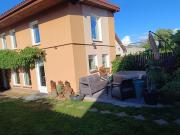 Namelis uždarame kieme