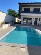 Belle villa avec grande piscine Belle villa avec grande piscine