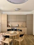 Studio Prima-Modern Cozy Studio, 4 min to Beach