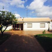 Precioso chalet con jardín en Chiclana