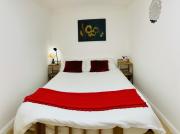 URBAN OASIS - Walk to Beach, City Centre & Station