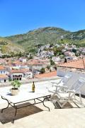Captains House for 4 - Historical Home Hydra 1800