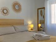 Bonjour Cathedrale by ARoom VUT-LE-1187