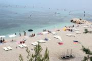 Apartments near beach Trstenik with secure parking