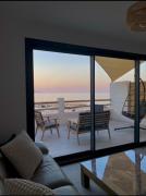 T2 vue sur le port jacuzzi terrasse et parking