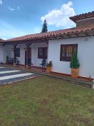 Villa Samantha - Casa Colonial con Parqueadero